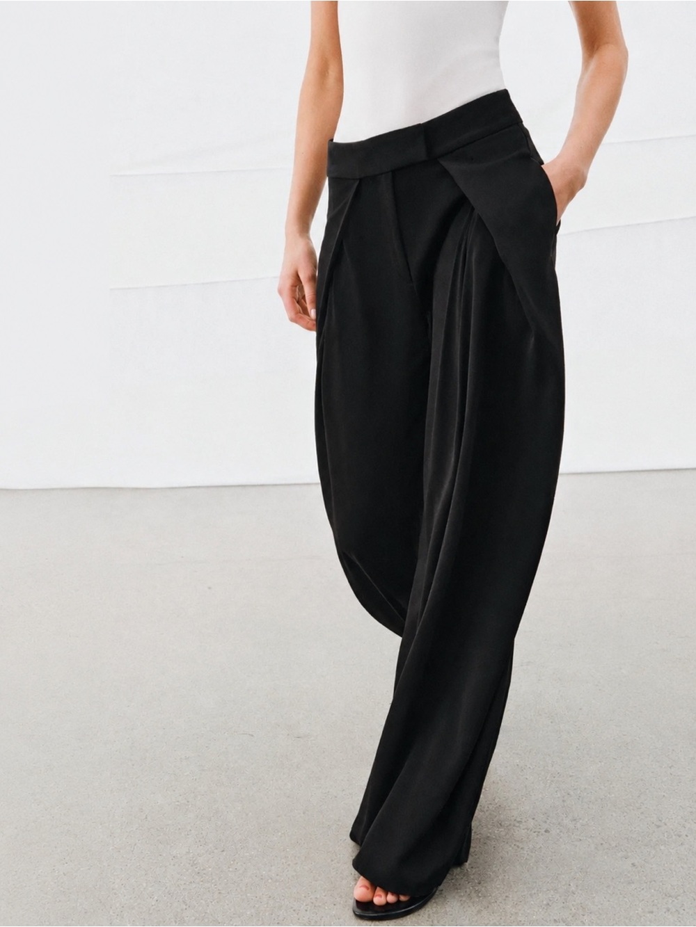 ZARA Pleated Wide Trouser Pants. S NWT (imperfect) - Picture 3 of 10
